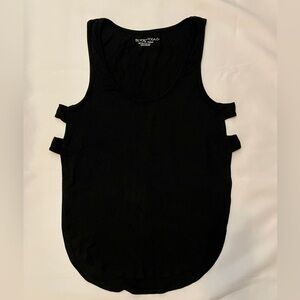 Beyond Yoga Circle Side Cutout high low hem tank size small black
